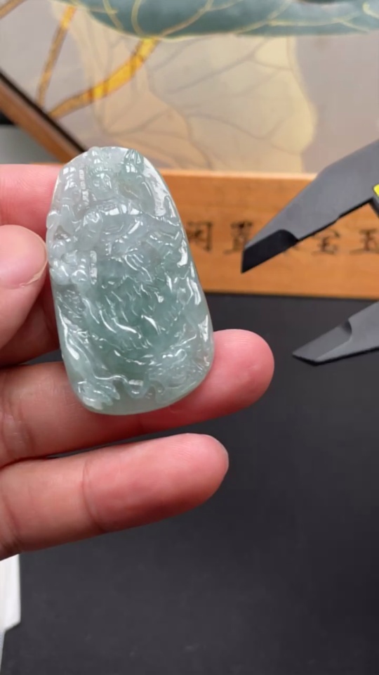 F32801533 Jadeite Thousand-Hand Guanyin Pendant, Total Weight Approx. 19.3g