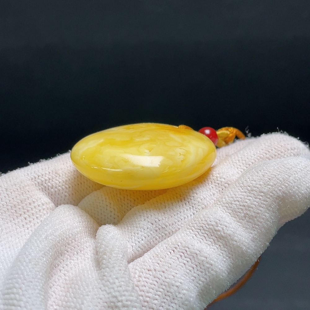 C34993437 Amber Beeswax Pendant Total Weight Approx. 12.62g with Rope