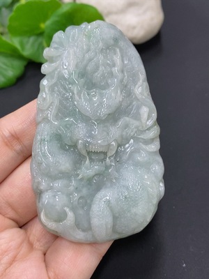 F39634914 翡翠龙牌挂件 货品总重约80.1克