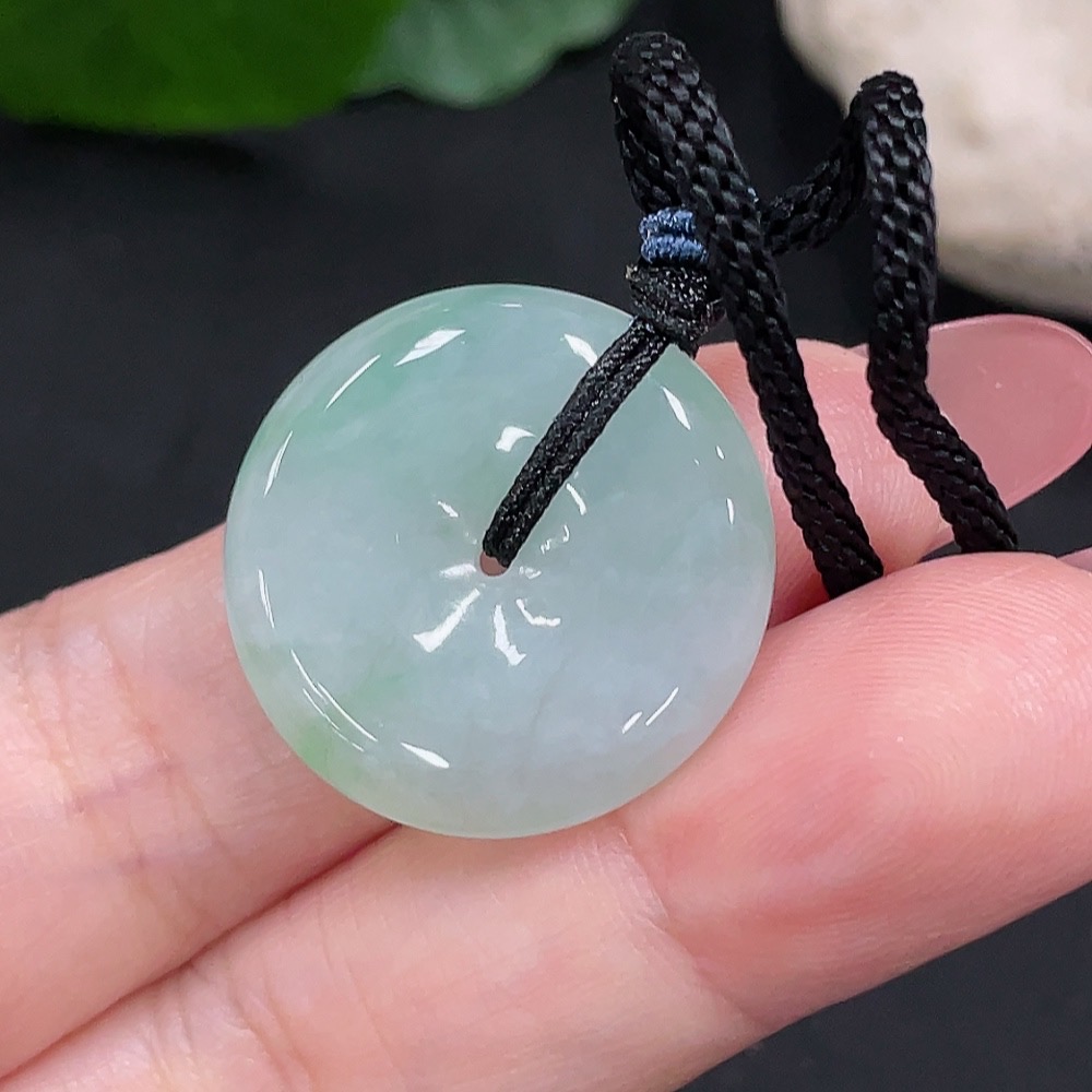 F34982673 Jadeite Peace Pendant with a total product weight of approximately 7.9g (including rope weight)