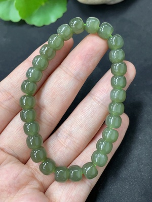 H42956820 和田玉手串    卡6.8mm左右    货品总重约15.3g