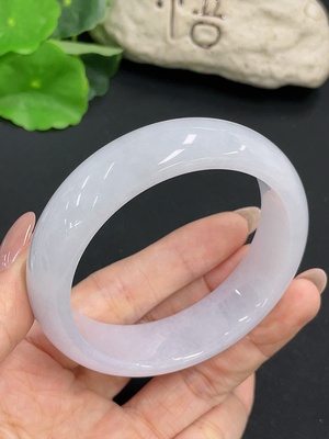 F42971032 翡翠正圈手镯 货品总重约78.87g  圈口58.5
