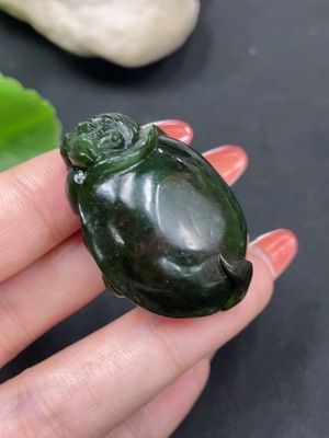 H35085204 Hetian Jade Pendant     Dominating the Top Position     Total Weight Approx. 28.6g