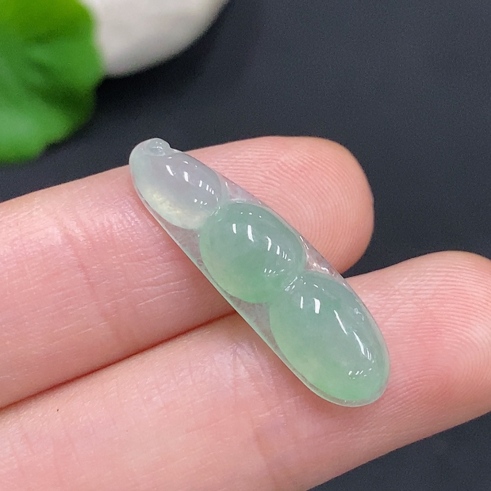 F32808308 Jadeite Lucky Bean Pendant