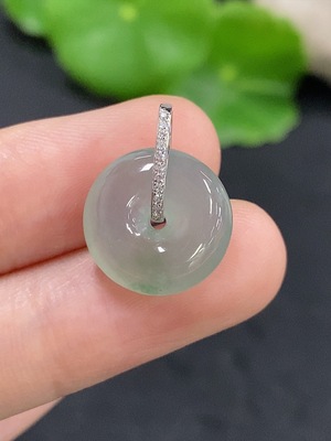 F46484126 翡翠挂件 18k 配镶钻石  货品总重约2.4g