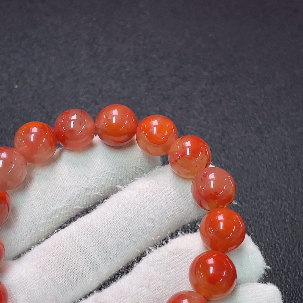 C34949764 Red Agate Bracelet with Visible Organic Matter, Total Weight Approximately 46.8g, Size About 12.7mm
