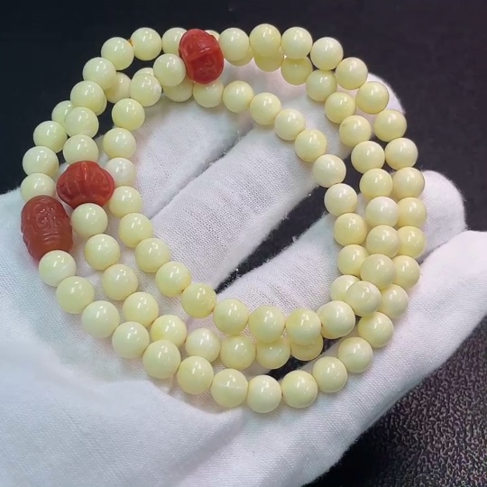 C32718964 Amber and Beeswax Bead Bracelet with Southern Red Agate, Total Weight Approx. 18.64g, Bead Size About 6.7mm
