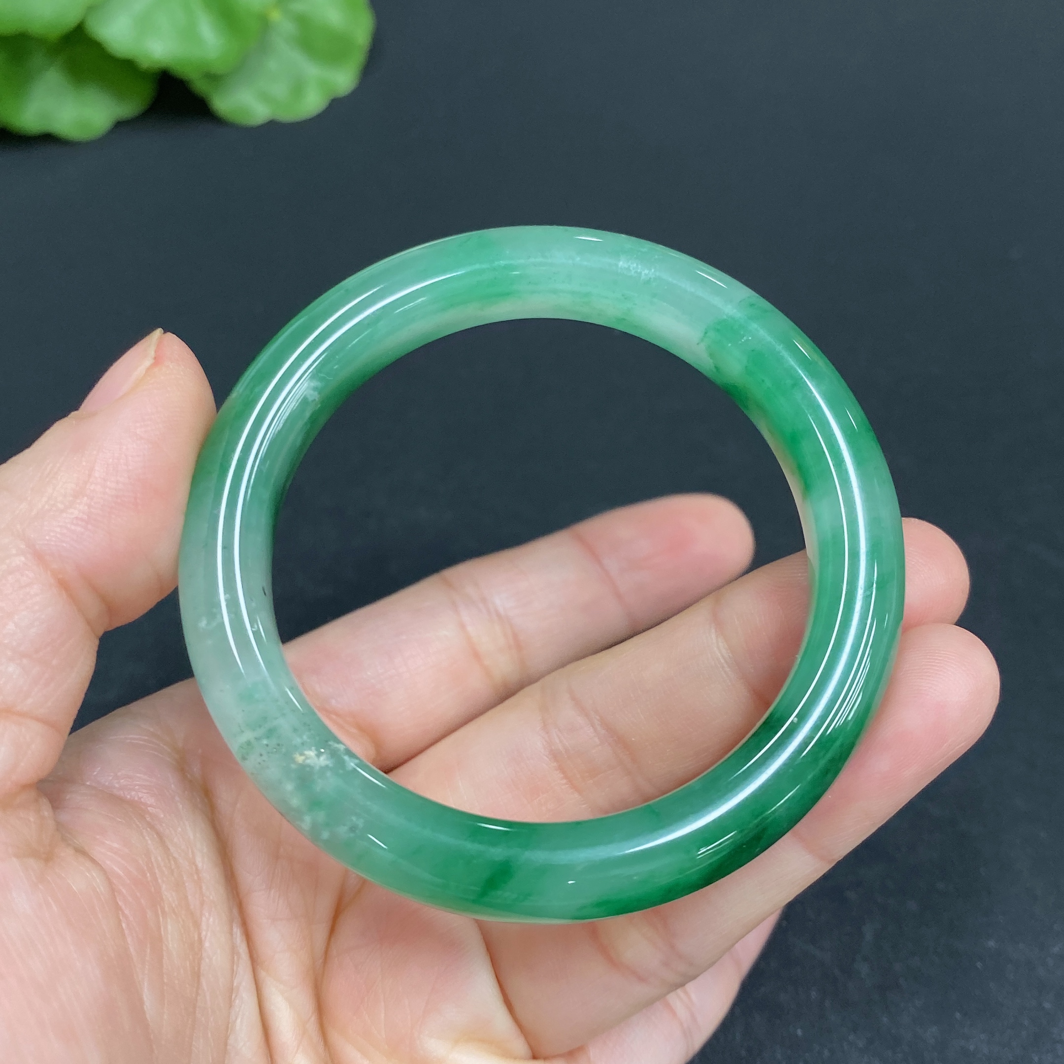 H33845759 African Emerald (Dulong Jade) Round Bracelet
