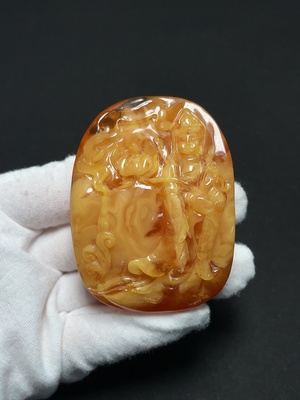 C43111918 琥珀蜜蜡挂件  颜色成因未定  货品总重约42.66克