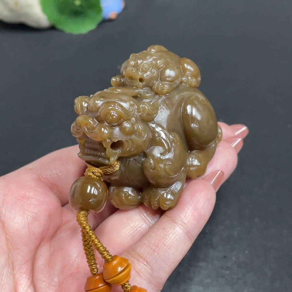 H34054198 Hetian Jade Handheld Ornament Auspicious Beast