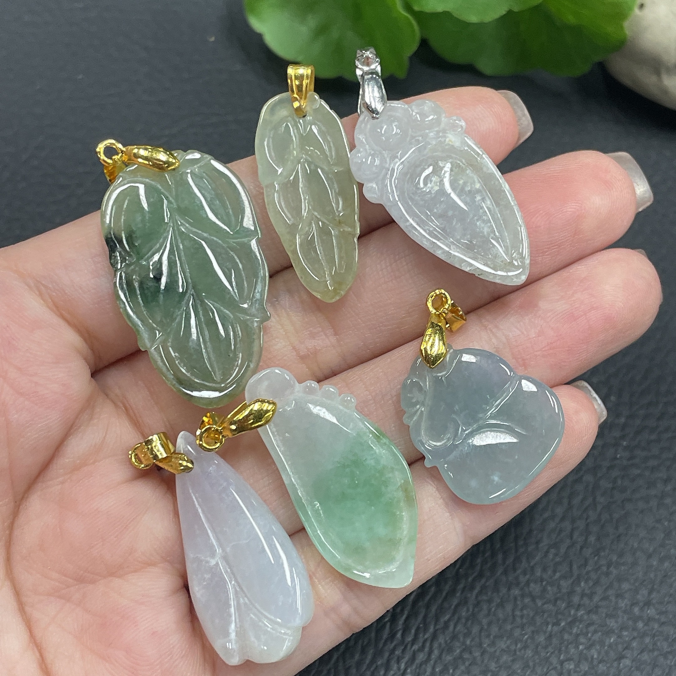 F10869085 Jadeite Pendant Non-Gold Buckle