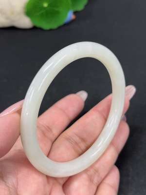 H46521012 和田玉圆条手镯 圈口59.2 货品总重约30.1g