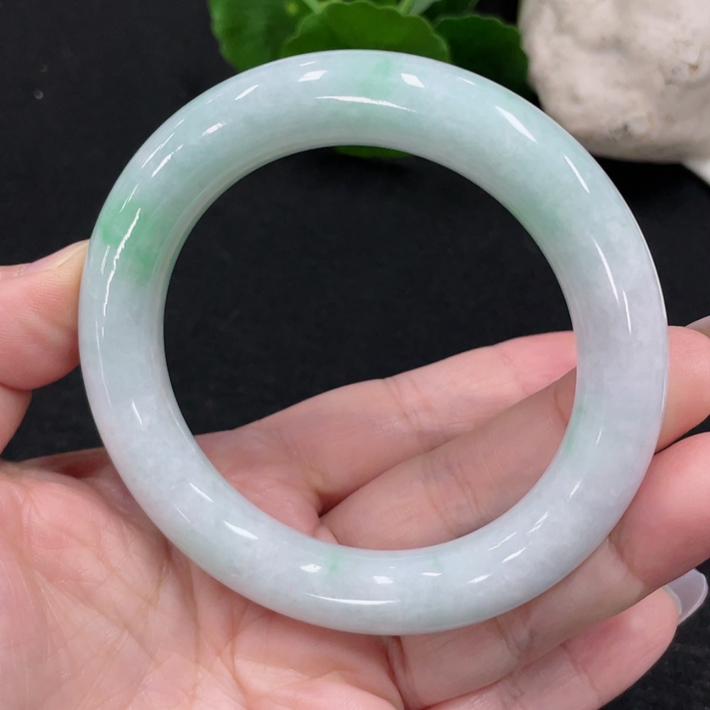 F32709551 JadeiteRound Bangle, 57.4 Inner Diameter, Approx. 77.6g Total Weight