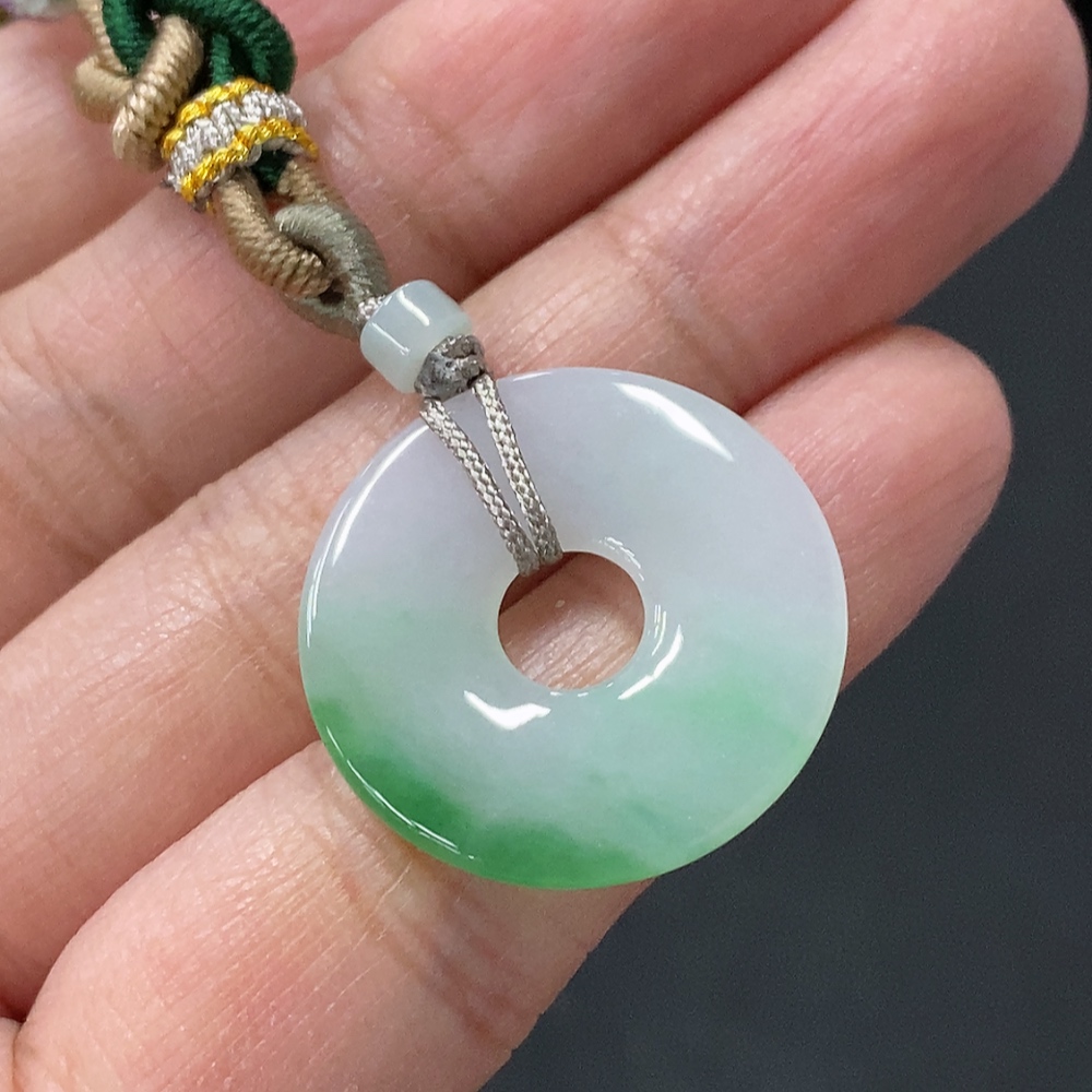 F35146501 Jadeite pendant donut total weight approx. 4.45g with rope