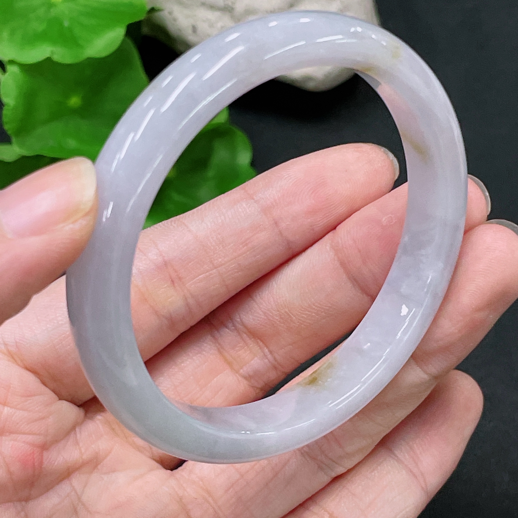 F33920309 Jadeite Round Bangle, Total Weight Approximately 32.5g, Color Origin of Yellow Part Undetermined, Size 52.4