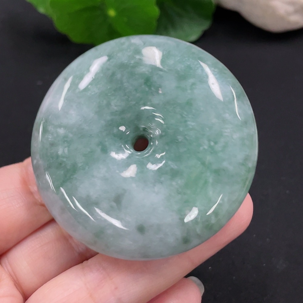 F30548165 JadeitePeace Knot Pendant