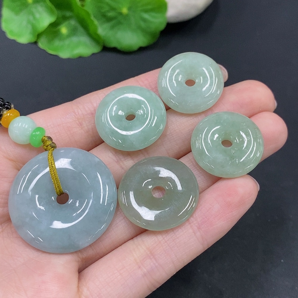 F28190712 JadeitePendant