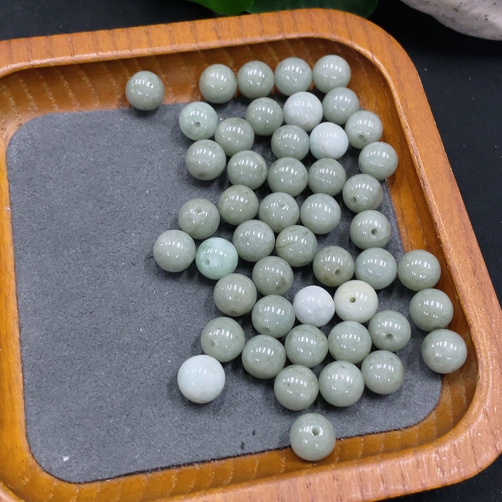 F35128335 Jadeite Beads Sell as a Lot Quantity 30+ Total Weight 39g