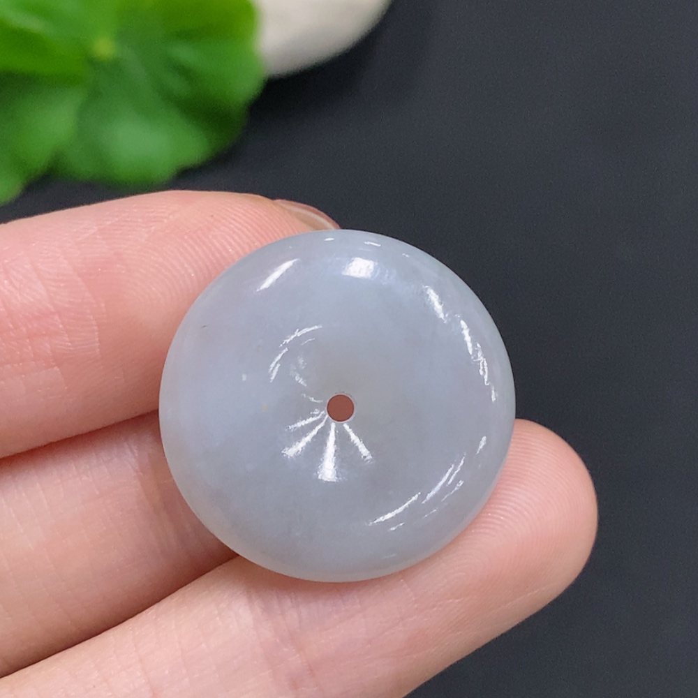 F35160155 Jadeite Peace Knot, Total Weight Approx. 5.5g