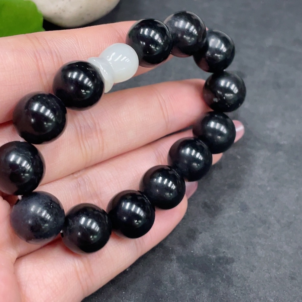 H33944392 Hetian Jade Bracelet, approx. 11.8mm, total weight about 35.1g, color origin undetermined