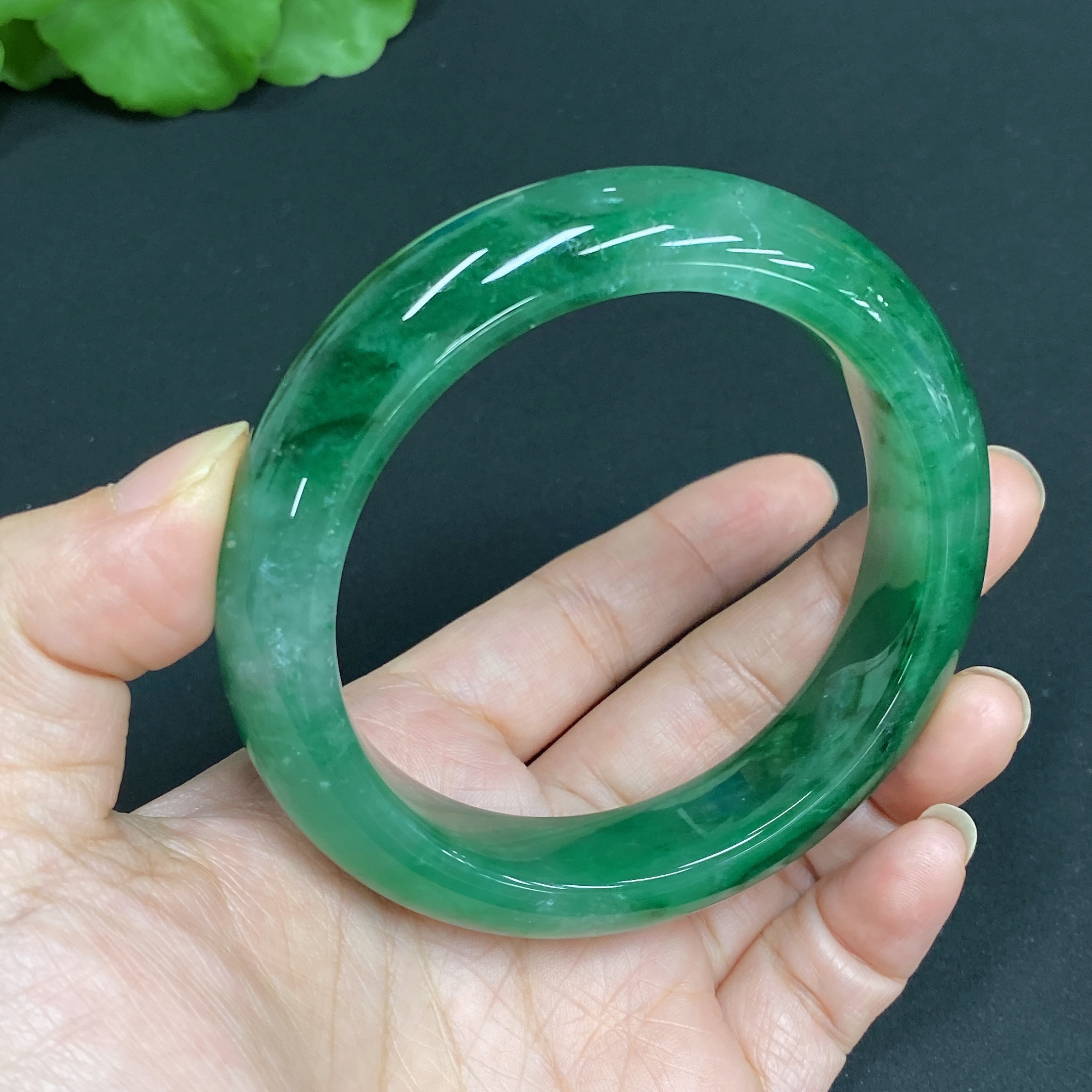 H34015501 African Emerald (Dulong Jade) Round Bracelet