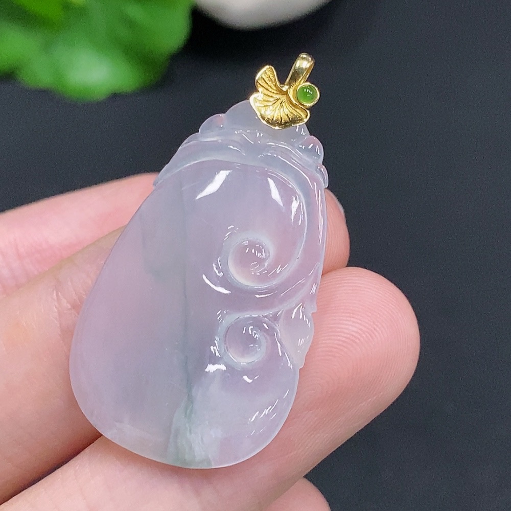 F30555199 Jadeite Ruyi Pendant with 18K Gold Bail, Total Weight Approximately 3.8g