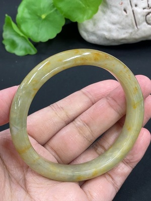 F42953294 翡翠正圈手镯 圈口55mm 货品总约重44.84g