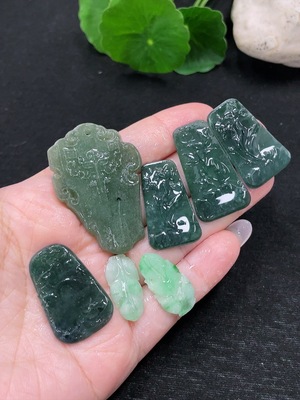 F32735636 Jadeite Pendant Sell as a Lot Rough