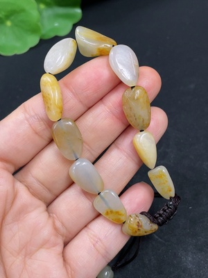 H46558275 和田玉手串      货品总重约13.8g    皮色成因未定