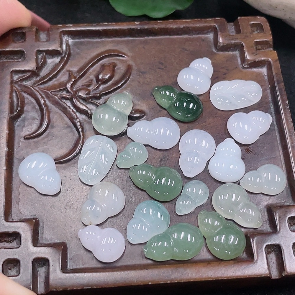 F32773056 Jadeite Inlaid Pieces Sell as a Lot