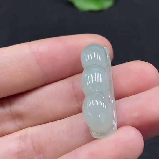 F34964582 Jadeite Lucky Bean Pendant Total weight approx. 4.77g