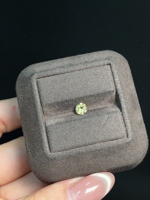 C34953013 Beryl Rough Stone, Color Origin Undetermined, Total Weight Approximately 0.55 Carats