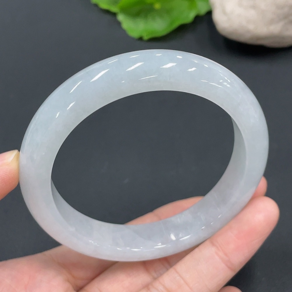 F22448936 Jadeite Round Bracelet Size 56.3 Total Weight 57.901g