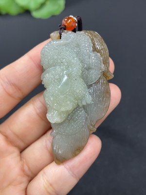 H41812924 和田玉挂件   三脚金蟾    货品总重约（含绳）28.3g     配珠非和田玉