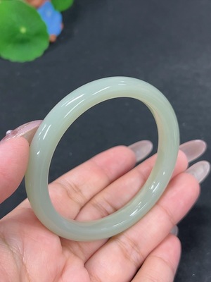 H41939979 和田玉正圈手镯 圈口55.8 货品总重约34.6g