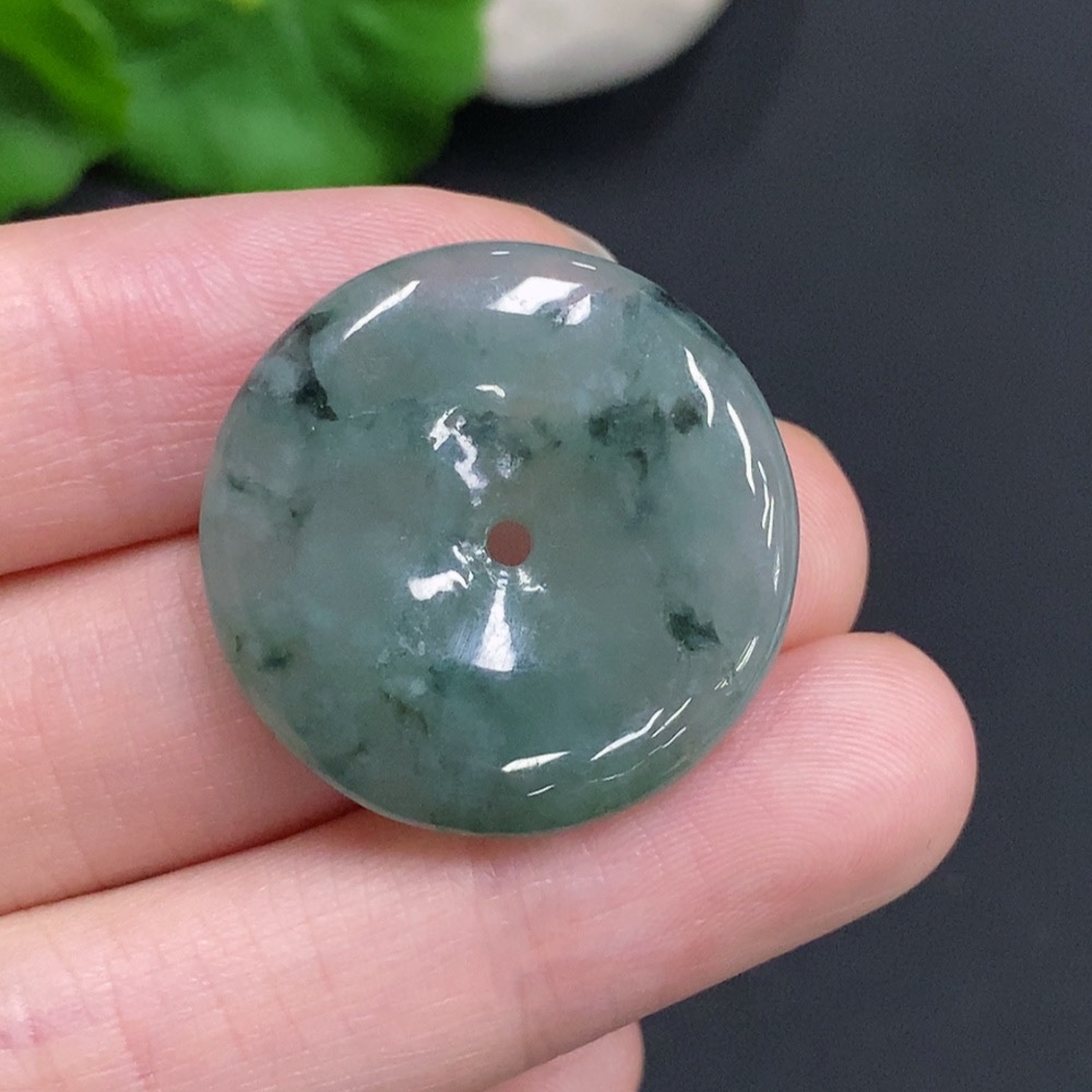 F35160197 Jadeite Peace Knot Total Weight Approximately 8.1g