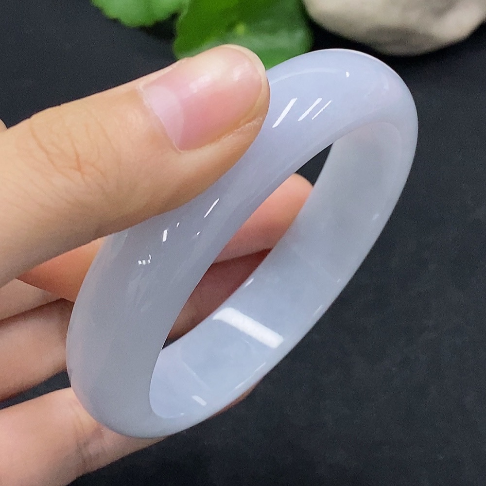 F32820081 Jadeite round bangle, size 56.4, total weight approximately 56.3g