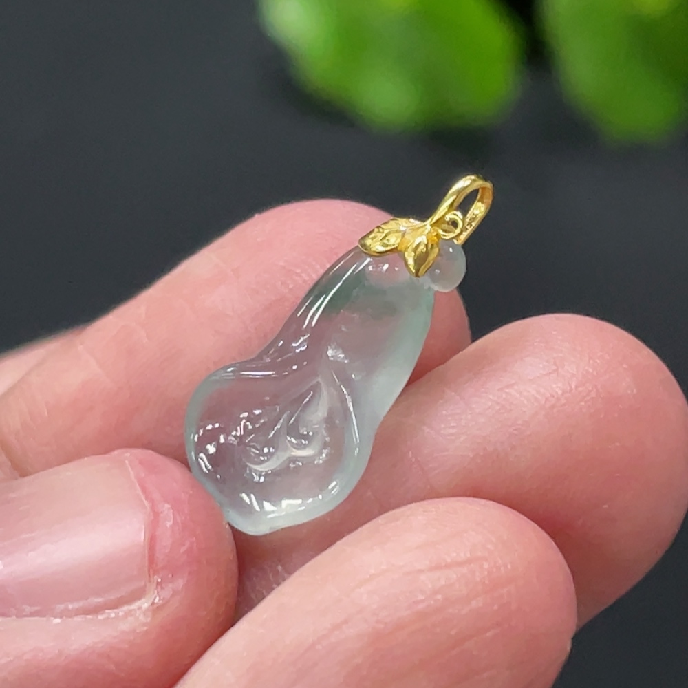 F32768552 Jadeite Magnolia Pendant with 18K Gold Bail, Total Weight Approx. 0.78g