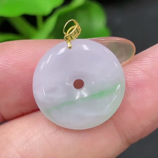 F34984637 Jadeite Pendant with Peace Buckle in 18k Gold, Total Weight Approx. 2.21g