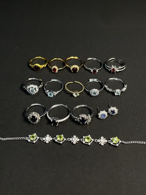 C41928154 托帕石  颜色成因未定、石榴石、橄榄石、蓝宝石镶嵌戒指+耳钉+手链  非金镶  货品总重约29.04克  一手走10件+