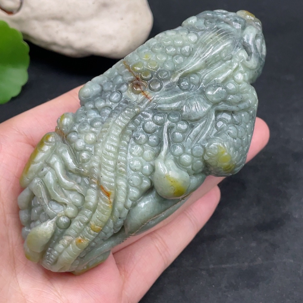 H31582276 Hetian Jade Ornament 'Five Poisons' with Undetermined Skin Color Origin, Total Weight Approx. 280.6g