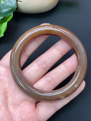 H46604034 和田玉正圈手镯 圈口56mm 总重约60.66g