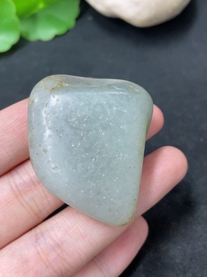 H46576480 和田玉 皮色成因未定  货品总重约30.4g
