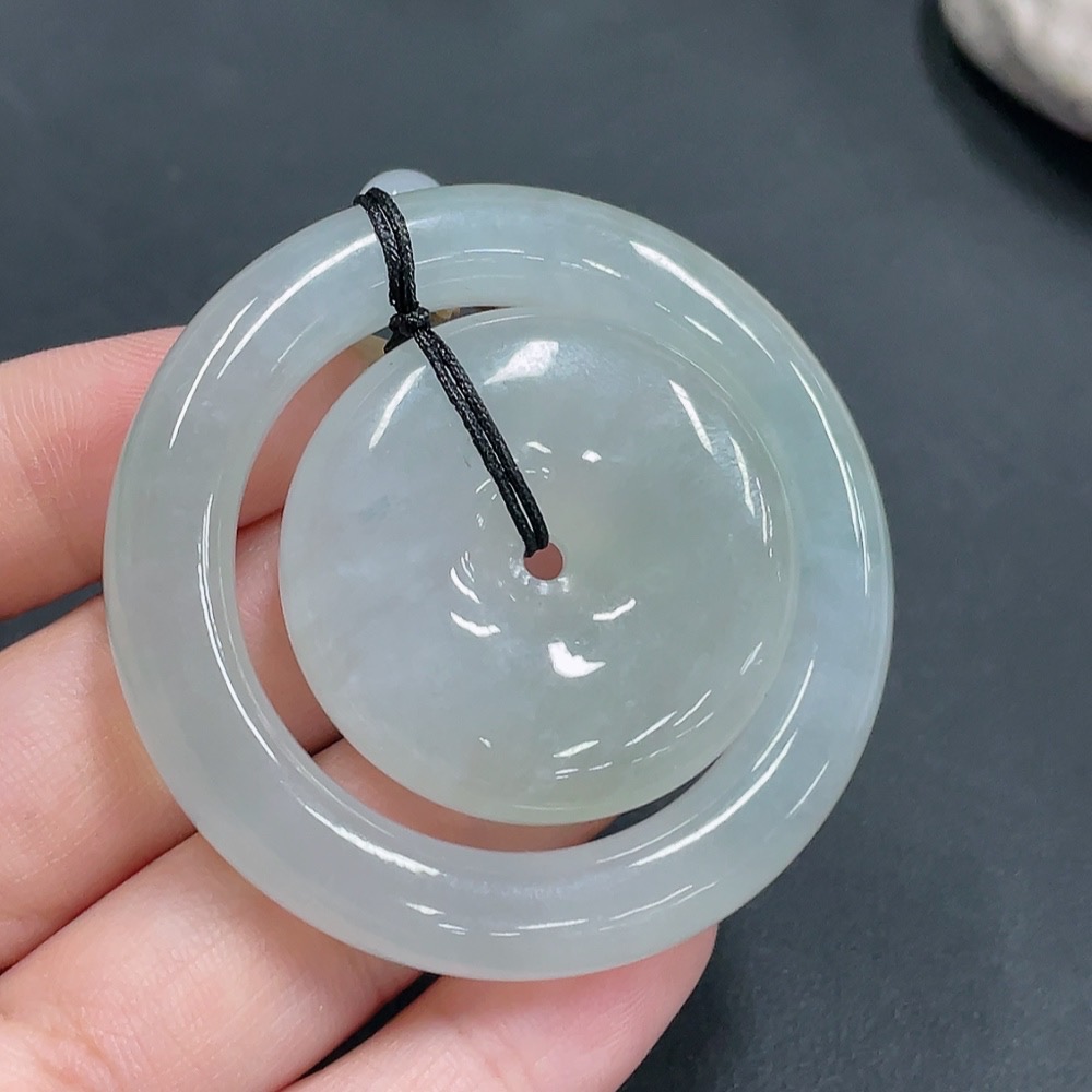 F21421982 Jadeite Pendant with Mother-and-Child Clasp, Total Weight Approx. 52g