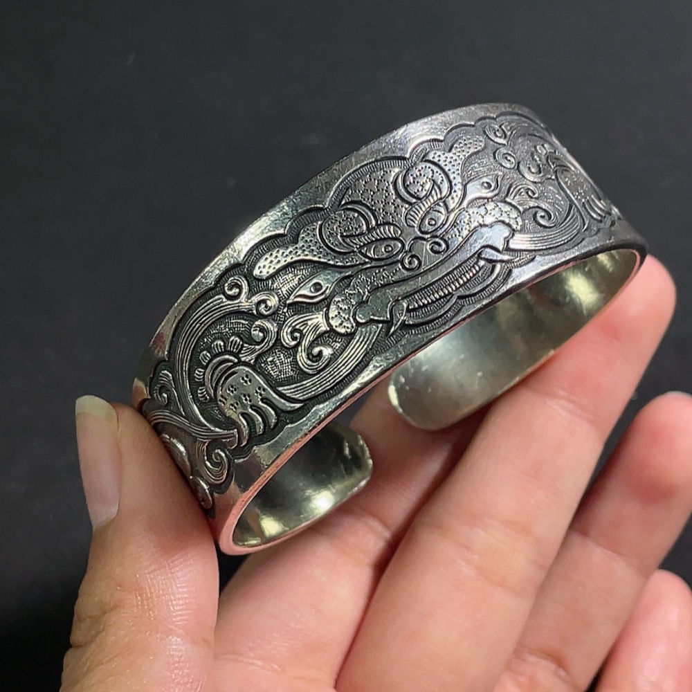 W32714646 Wide Dragon Pattern Silver Bracelet Approximately 64g Miscellaneous