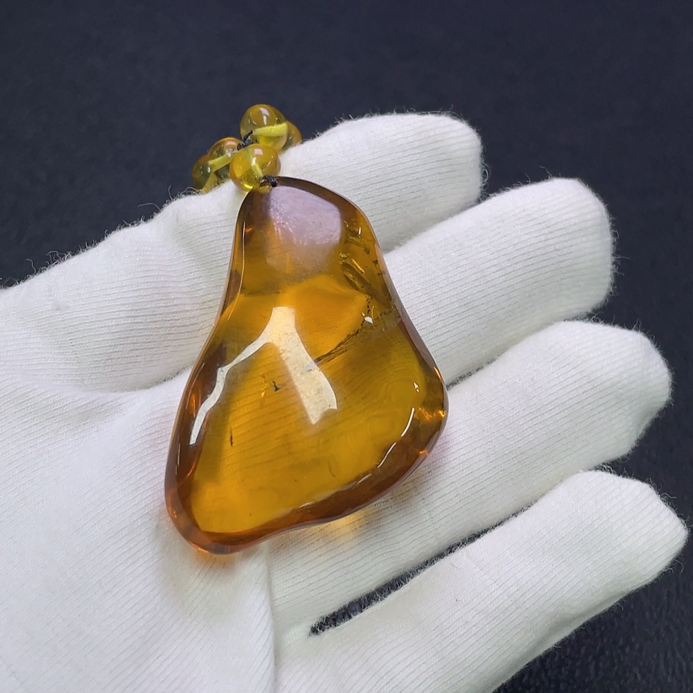 C31618055 Amber Beeswax Pendant Total Weight Approx. 25.7g with Chain