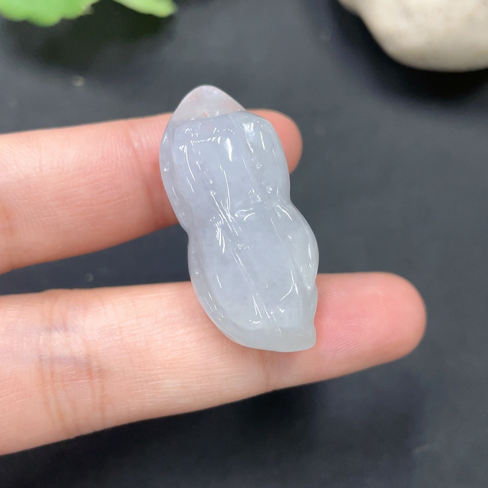 F16761204 Jadeite Peanut Pendant Total Weight 13.084g