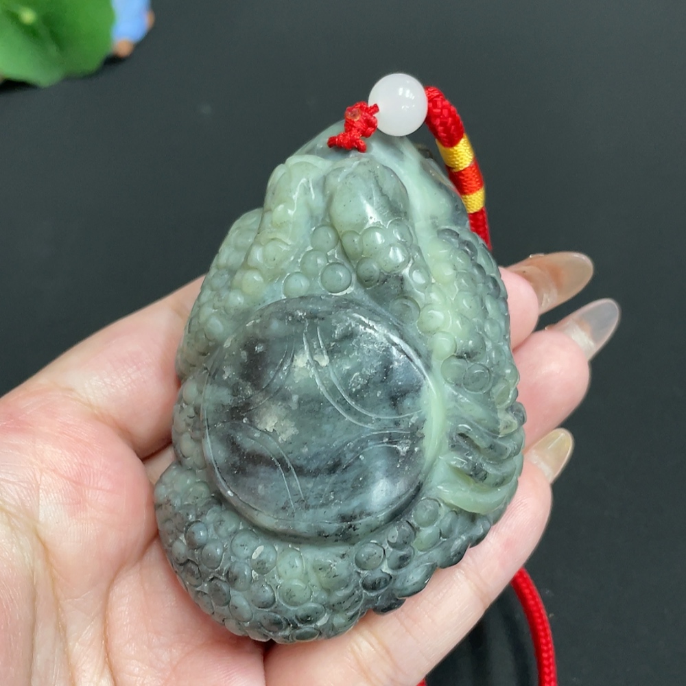 H32766911 Hetian Jade Handheld Ornament - Three-Legged Golden Toad