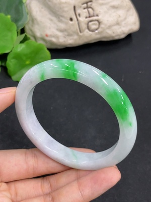 F46571488 翡翠正圈手镯 货品总重约53g 57.6圈口