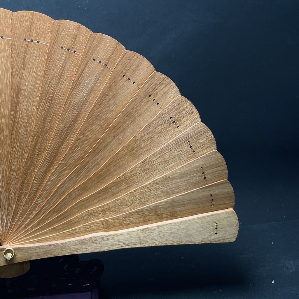 W32717432 Golden Silk Nanmu Fan
